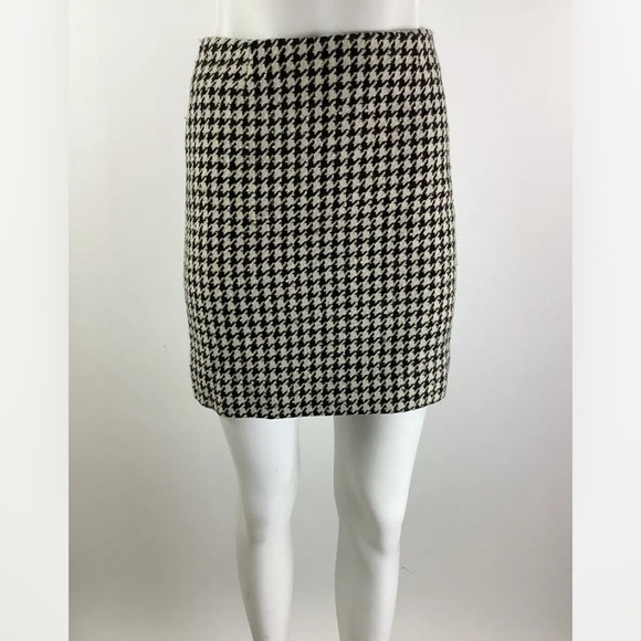 J Crew Sz 2 Houndstooth Print Mini Pencil Skirt Black White 100% Wool - Picture 1 of 6